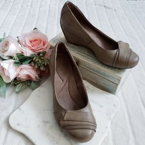 Naturalizer - Leather Wedge Pumps